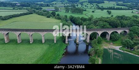 Vista panoramica del viadotto di Arthington, noto anche come viadotto di Castley o viadotto di Wharfedale, ponte ferroviario che attraversa la valle di Wharfe. Arthington Foto Stock