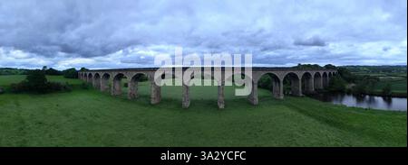 Vista panoramica del viadotto di Arthington, noto anche come viadotto di Castley o viadotto di Wharfedale, ponte ferroviario che attraversa la valle di Wharfe. Arthington Foto Stock