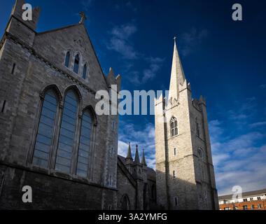 Dublino, Irlanda - 6 marzo 2025 - Cattedrale di Saint Patricks e St Patricks Park Foto Stock