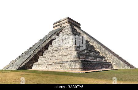 Piramide di El Castillo (o tempio Kukulcan) nelle antiche rovine maya di Chichen Itza, penisola dello Yucatan, Messico. Isolato su sfondo bianco Foto Stock