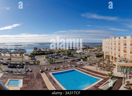Vacanze invernali in Algarve. Vista dal nostro hotel verso il Ria e il mare Foto Stock