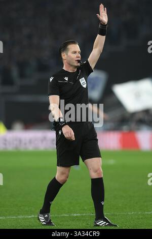 Roma, Italia. 13 marzo 2025. Danny Makkelie l'arbitro durante la partita di UEFA Europa League tra SS Lazio e FC Viktoria Plzen allo Stadio Olimpico il 13 marzo 2025 a Roma, italia (Credit Image: © Agostino Gemito/Pacific Press via ZUMA Press Wire) SOLO PER USO EDITORIALE! Non per USO commerciale! Foto Stock