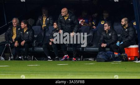 Barcellona, Spagna. 11 marzo 2025. Lo staff del FC Barcelona durante la partita di UEFA Champions League, sedicesimo turno, tra FC Barcelona e Benfica giocata allo stadio Lluis Companys l'11 marzo 2025 a Barcellona in Spagna. (Foto di Sergio Ruiz/Imago) credito: PRESSINPHOTO SPORTS AGENCY/Alamy Live News Foto Stock