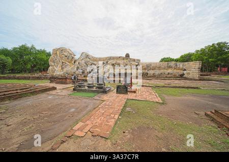 Wat Lokayasutharam ad Ayutthaya, Thailandia. Foto Stock