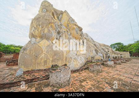 Wat Lokayasutharam ad Ayutthaya, Thailandia. Foto Stock
