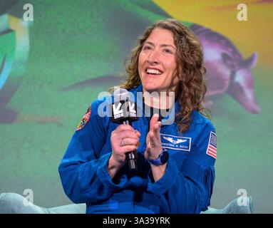 Austin, Stati Uniti. 7 marzo 2025. Christina Koch, astronauta della NASA e specialista della missione Artemis II, parla della missione orbitale lunare prevista per il 2026, durante SXSW, 7 marzo 2025, ad Austin, Texas. Koch lancerà con i compagni di equipaggio gli astronauti della NASA Victor Glover, Reid Wiseman e l'astronauta CSA Jeremy Hansen. Crediti: Bill Ingalls/NASA/Alamy Live News Foto Stock