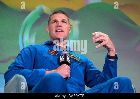 Austin, Stati Uniti. 7 marzo 2025. L'astronauta dell'Agenzia spaziale canadese e lo specialista missione Artemis II Jeremy Hansen discutono la missione orbitale lunare prevista per il 2026, durante SXSW, 7 marzo 2025, ad Austin, Texas. Hansen lancerà con i compagni di equipaggio degli astronauti della NASA Victor Glover, Reid Wiseman e Christina Koch. Crediti: Bill Ingalls/NASA/Alamy Live News Foto Stock