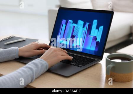 Modellazione delle informazioni di costruzione. Donna che lavora al portatile in casa, primo piano. Progetto digitale sul display del computer Foto Stock