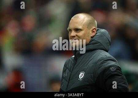 Bristol, Regno Unito. 14 marzo 2025. Liam Manning, capo allenatore di Bristol City, guarda prima della partita del titolo Sky Bet ad Ashton Gate, Bristol. Il credito per immagini dovrebbe essere: Annabel Lee-Ellis/Sportimage Credit: Sportimage Ltd/Alamy Live News Foto Stock