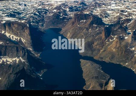 Vista aerea del paesaggio dell'isola di Baffin tra Iqaluit, Nunavut, Canada e York Sound, nell'Artico canadese Foto Stock