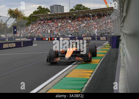 MELBOURNE, AUSTRALIA 15 marzo 2025. Nella foto: Il pilota di Formula 1 della McLaren Oscar Piastri (AUS) 81 ha ottenuto il secondo posto in griglia per la gara di domenica durante la sessione di qualificazione al Round australiano del Campionato del mondo di Formula 1 2025. Karl Phillipson / Alamy Live News Foto Stock