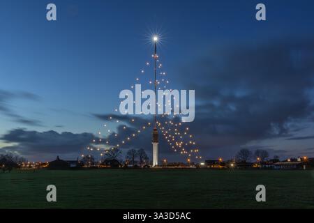 L'albero di Natale più grande del mondo a IJsselstein. L'albero di Natale più grande del Gerbrandytoren, alto quasi 370 metri Foto Stock