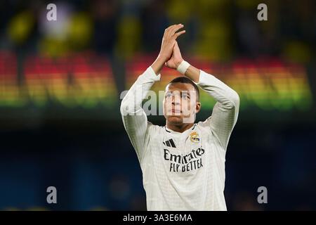 Villarreal, Spagna. 15 marzo 2025. VILLARREAL, SPAGNA - 15 MARZO: Kylian Mbappe centroattaccante del Real Madrid celebra la vittoria dopo la Liga EA Sports match tra Villarreal FC e Real Madrid all'Estadio de la ceramica il 15 marzo 2025 a Villarreal, Spagna. (Foto di Francisco Macia/Photo Players Images/Magara Press) crediti: Magara Press SL/Alamy Live News Foto Stock