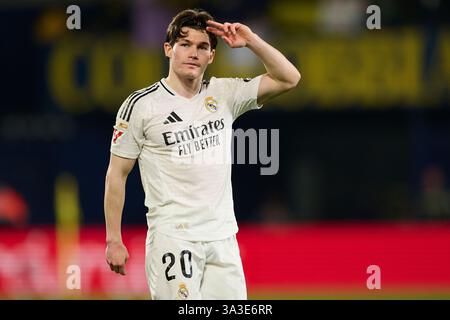 Villarreal, Spagna. 15 marzo 2025. VILLARREAL, SPAGNA - 15 MARZO: Fran Garcia, posteriore sinistro del Real Madrid, celebra la vittoria dopo la Liga EA Sports match tra Villarreal FC e Real Madrid all'Estadio de la ceramica il 15 marzo 2025 a Villarreal, Spagna. (Foto di Francisco Macia/Photo Players Images/Magara Press) crediti: Magara Press SL/Alamy Live News Foto Stock