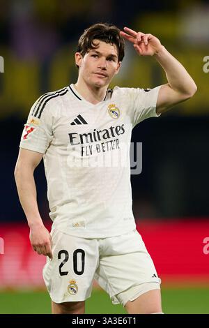 Villarreal, Spagna. 15 marzo 2025. VILLARREAL, SPAGNA - 15 MARZO: Fran Garcia, posteriore sinistro del Real Madrid, celebra la vittoria dopo la Liga EA Sports match tra Villarreal FC e Real Madrid all'Estadio de la ceramica il 15 marzo 2025 a Villarreal, Spagna. (Foto di Francisco Macia/Photo Players Images/Magara Press) crediti: Magara Press SL/Alamy Live News Foto Stock