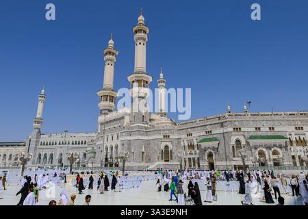 Mecca Arabia Saudita 12 marzo 2025 , preghiere musulmane che eseguono hajj e umra . Moschea al Haram Foto Stock