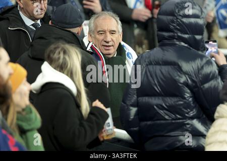 Il primo ministro francese Francois Bayrou partecipa al Six Nations Championship 2025, partita di rugby a 15 tra Francia e Scozia il 15 marzo 2025 allo Stade de France di Saint-Denis vicino Parigi Foto Stock