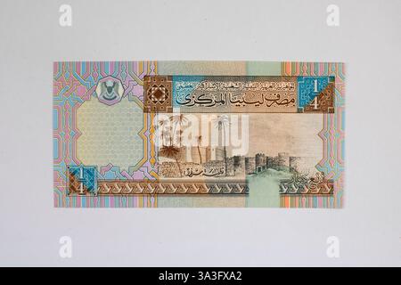 Libyan 1/4 Dinar Banknote sul retro con la storica fortezza del deserto Foto Stock