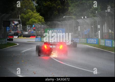 MELBOURNE, AUSTRALIA 16 marzo 2025. Nella foto: Scintille volano dal sottobanco della Aston Martin del pilota di Formula 1 Fernando Alonso (ESP) 14 al Gran Premio d'Australia di Formula 1 Louis Vuitton 2025 Karl Phillipson / Alamy Live News Foto Stock