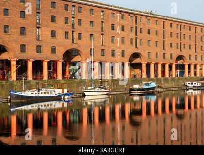 Galleria d'arte Tate Liverpool, Albert Dock, Pier Head, Liverpool, Inghilterra, REGNO UNITO Foto Stock