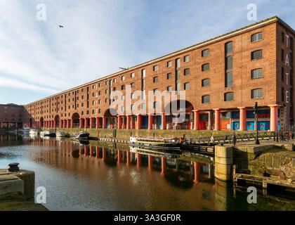 Galleria d'arte Tate Liverpool, Albert Dock, Pier Head, Liverpool, Inghilterra, REGNO UNITO Foto Stock