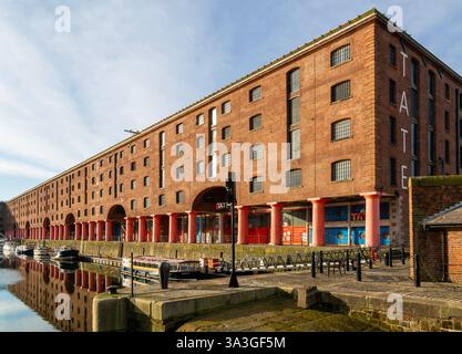 Galleria d'arte Tate Liverpool, Albert Dock, Pier Head, Liverpool, Inghilterra, REGNO UNITO Foto Stock
