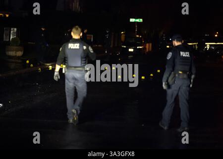 Seattle, Stati Uniti. 16 marzo 2025. Subito dopo l'1:30, 911 colpi di arma da fuoco su W. Highland Drive e 3rd Avenue W. presso l'iconico Kerry Park nel quartiere Queen Anne. nessuna vittima localizzata, ma più di 15 involucri localizzati da diverse armi da fuoco. Crediti: James Anderson/Alamy Live News Foto Stock