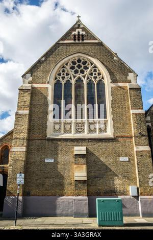 Vista dall'esterno della chiesa greco-ortodossa di San Nicola, vista da Wytecliffe Road Foto Stock