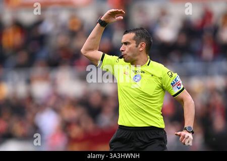 Roma, Italia. 16 marzo 2025. L'arbitro Marco Piccinini partecipa alla 29a giornata del Campionato di serie A tra A.S. Roma e Cagliari calcio allo Stadio Olimpico il 16 marzo 2025 a Roma. Crediti: Domenico Cippitelli/Alamy Live News Foto Stock