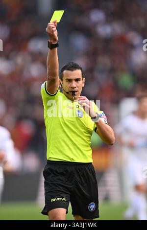 Roma, Italia. 16 marzo 2025. L'arbitro Marco Piccinini partecipa alla 29a giornata del Campionato di serie A tra A.S. Roma e Cagliari calcio allo Stadio Olimpico il 16 marzo 2025 a Roma. Crediti: Domenico Cippitelli/Alamy Live News Foto Stock