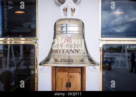 Edimburgo, Regno Unito - 29 maggio 2024. Primo piano della campana delle navi sull'HM Royal Yacht Britannia, ormeggiato permanentemente a Edimburgo, Scozia, Regno Unito Foto Stock