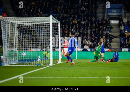 King Power Stadium, Leicester, Regno Unito. 16 marzo 2025. Premier League Football, Leicester City contro Manchester United; Manchester United Rasmus Hojlund segna il suo primo gol al 27 ° minuto. Credito: Action Plus Sports/Alamy Live News Foto Stock