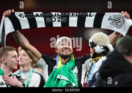 LONDRA, Regno Unito - 16 marzo 2025: Il Joelinton del Newcastle United celebra la finale della EFL Carabao Cup tra Liverpool FC e Newcastle United FC al Wembley Stadium (credito: Craig Mercer/ Alamy Live News) Foto Stock