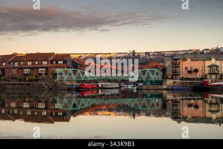 Alba al porto di Bristol Regno Unito Foto Stock