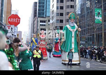 Il galleggiante del giorno di San Patrizio è visto durante la parata per la 200a edizione del giorno di San Patrizio, che ha commemorato il patrimonio irlandese presente a Montreal dalla fine del XVII secolo. Il 16 marzo 2025 a Montreal, Canada. (Immagine di credito: © Horacio Zamora Rios/eyepix via ZUMA Press Wire) SOLO PER USO EDITORIALE! Non per USO commerciale! Foto Stock