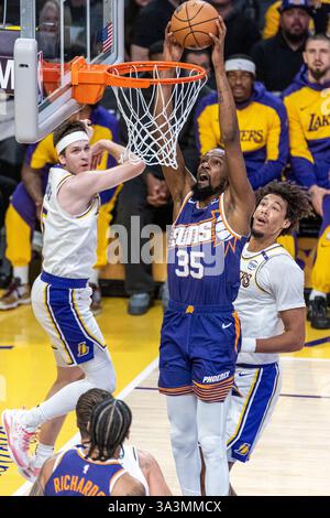 Los Angeles, Stati Uniti. 16 marzo 2025. Kevin Durant (2nd R) dei Phoenix Suns sguazza durante il match di stagione regolare NBA 2024-2025 tra Los Angeles Lakers e Phoenix Suns a Los Angeles, negli Stati Uniti, 16 marzo 2025. Crediti: Ringo Chiu/Xinhua/Alamy Live News Foto Stock