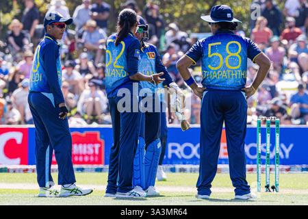 Christchurch, nuova Zelanda, 16 marzo 2025. La squadra dello Sri Lanka festeggia tra di loro dopo aver preso un altro wicket durante il test T20I tra nuova Zelanda e Sri Lanka all'Hagley Oval il 16 marzo 2025 a Christchurch, nuova Zelanda. Crediti: James Foy/Speed Media/Alamy Live News Foto Stock