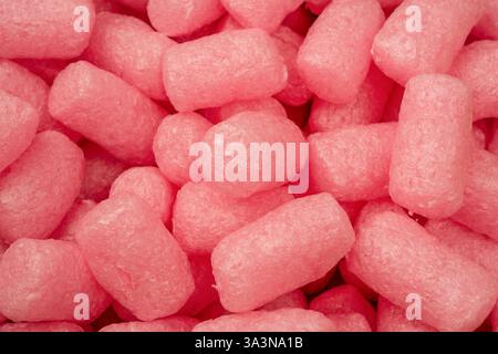 Riempimento scatola rosa e bianca come sfondo. Vista dall'alto. Foto Stock