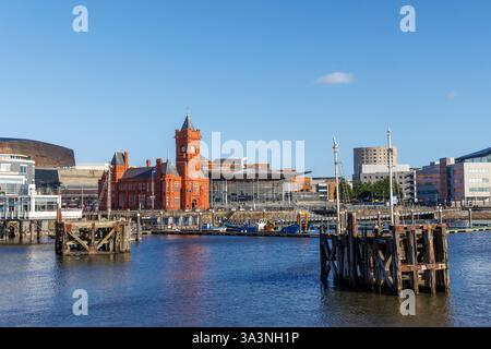 Edificio Pierhead e pierhead storici per attraccare barche a carbone, Cardiff Bay, Galles, Regno Unito Foto Stock