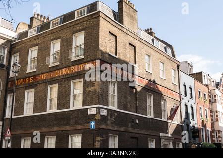 The House of St Barnabas (alias The House of Charity), Greek Street, Soho, Londra, Inghilterra, REGNO UNITO Foto Stock