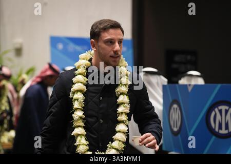 Riyadh, Arabia Saudita. 30 dicembre 2024. Carlos Augusto di Inter Milano arrivo all'Aeroporto Internazionale King Khalid durante la Supercup EA Sports FC 2024/2025 - Sport, calcio - Riyadh, Arabia Saudita - lunedì 30 dicembre 2024 (foto di massimo Paolone/LaPresse) crediti: LaPresse/Alamy Live News Foto Stock