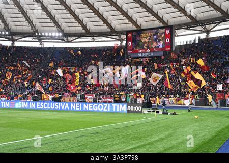 Roma, Italia. 16 marzo 2025. Tifosi dell'A.S. Roma la 29a giornata del Campionato di serie A tra A.S. Roma e Cagliari calcio allo Stadio Olimpico il 16 marzo 2025 a Roma, Italia. Credito: Agenzia fotografica indipendente/Alamy Live News Foto Stock