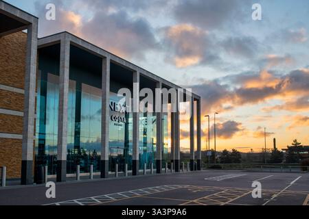 Parco commerciale Bicester all'alba. Bicester, Oxfordshire, Inghilterra Foto Stock