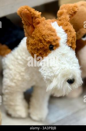 Jellycat Hector Fox Terrier in vendita su uno scaffale Foto Stock