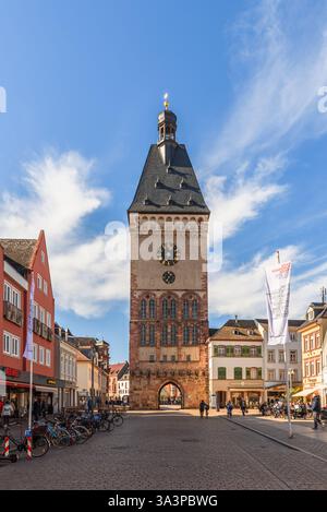 Altpoertel, porta medievale della città in Maximilianstrasse, Spira, Renania-Palatinato, Germania Foto Stock