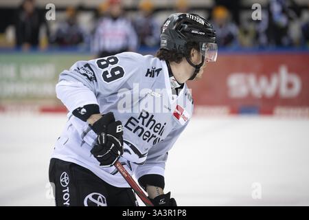 Eisarena Bremerhaven, Bremerhaven, Brema, Gregor Macleod (Koelner Haie, #89), PENNY DEL, Fischtown Pinguins-Koelner Haie su 16.03.2025 all'Eisaren Foto Stock