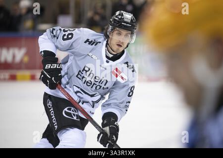 Eisarena Bremerhaven, Bremerhaven, Brema, Gregor Macleod (Koelner Haie, #89), PENNY DEL, Fischtown Pinguins-Koelner Haie su 16.03.2025 all'Eisaren Foto Stock