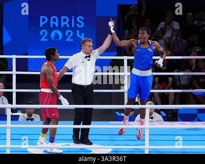 Foto del file datata 08-08-2024 dell'Atheyna Bibeichi Bylon di Panama (a destra) celebra la vittoria su Cindy gamba. Il pugilato sarà incluso ai Giochi Olimpici di Los Angeles nel 2028. il presidente del Comitato Olimpico Internazionale (CIO) Thomas Bach ha detto lunedì che il Consiglio esecutivo dell'organizzazione aveva raccomandato che lo sport facesse parte del programma dei Giochi, a seguito di una precedente decisione del febbraio 27 di riconoscere la World Boxing come federazione internazionale dello sport. Data di pubblicazione: Lunedì 17 marzo 2025. Foto Stock