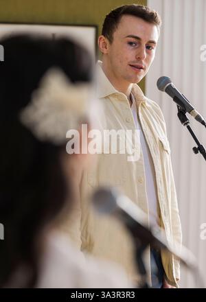 Brian o'Muiri e Helaina Cole, West End presentano in Maiden Lane, Covent Garden, Londra © Clarissa Debenham (Film Free Photography) / Alamy Foto Stock