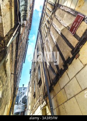 Strada molto stretta 'Rue Marc Roche d'Or' solo per una passeggiata pedonale - Tours, Indre-et-Loire (37), Francia. Foto Stock